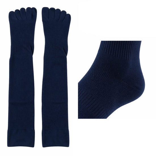 Calcetines con dedos color azul marca Sowilo, alternativa textil al separador de dedos para salud podal.