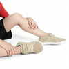 Niño usando zapatos barefoot Saguaro beige