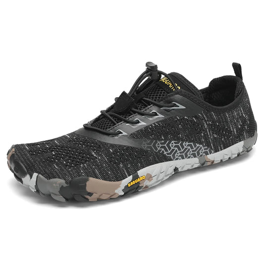Zapatilla barefoot Saguaro Smart II negra vista diagonal.