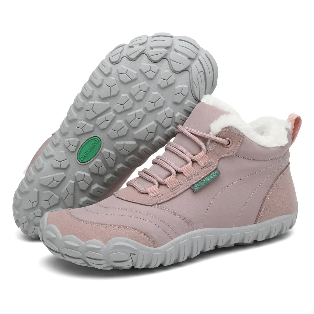 Suela flexible rosa con patrón de agarre para superficies frías y húmedas.