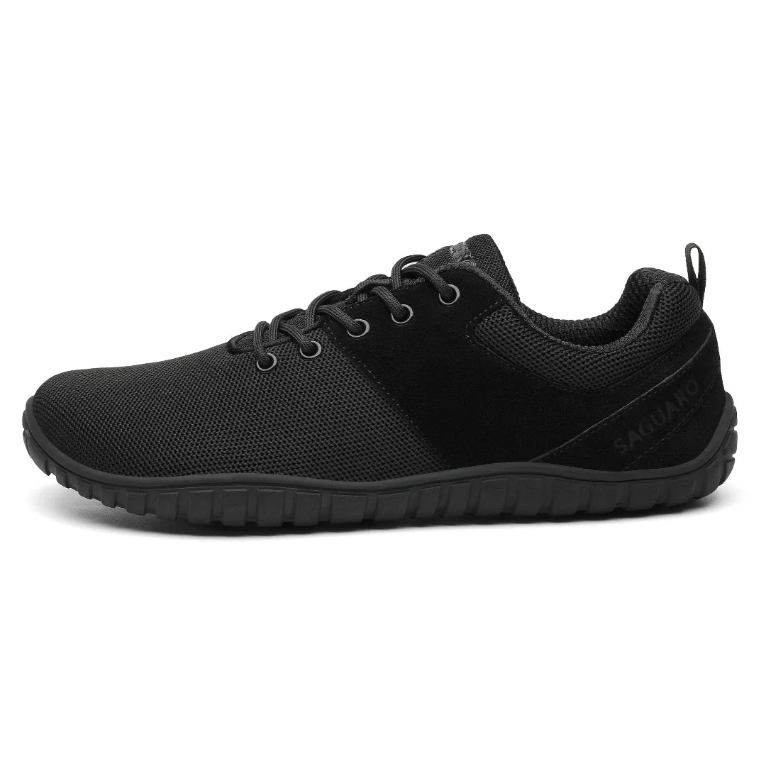 Zapatillas Saguaro Wish I negras vista lateral 2 con suela flexible.
