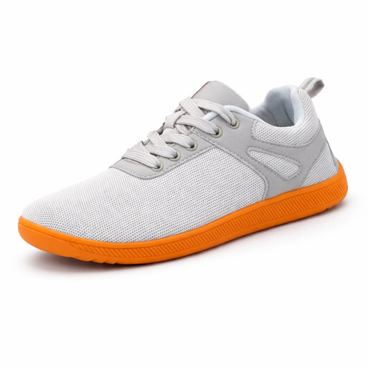 Zapatilla barefoot casual gris con suela naranja, ultra ligera y flexible.