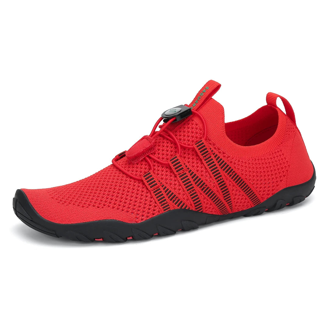 Zapatillas de agua barefoot modelo Saguaro Dive II en color rojo con diseño ergonómico elástico.