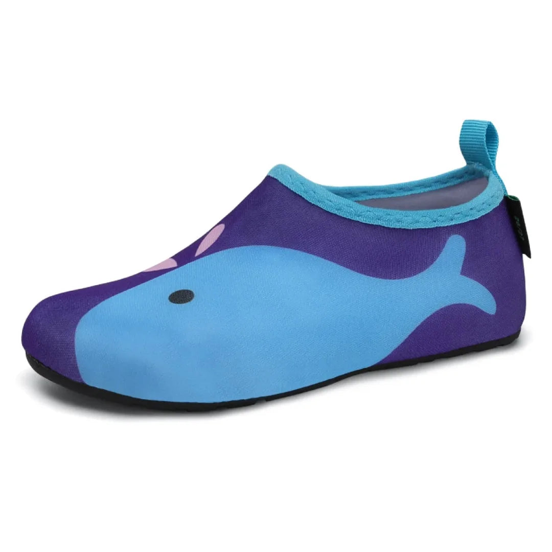 Zapatillas de agua para bebe con diseño de ballena azul y morado, calzado barefoot elástico.