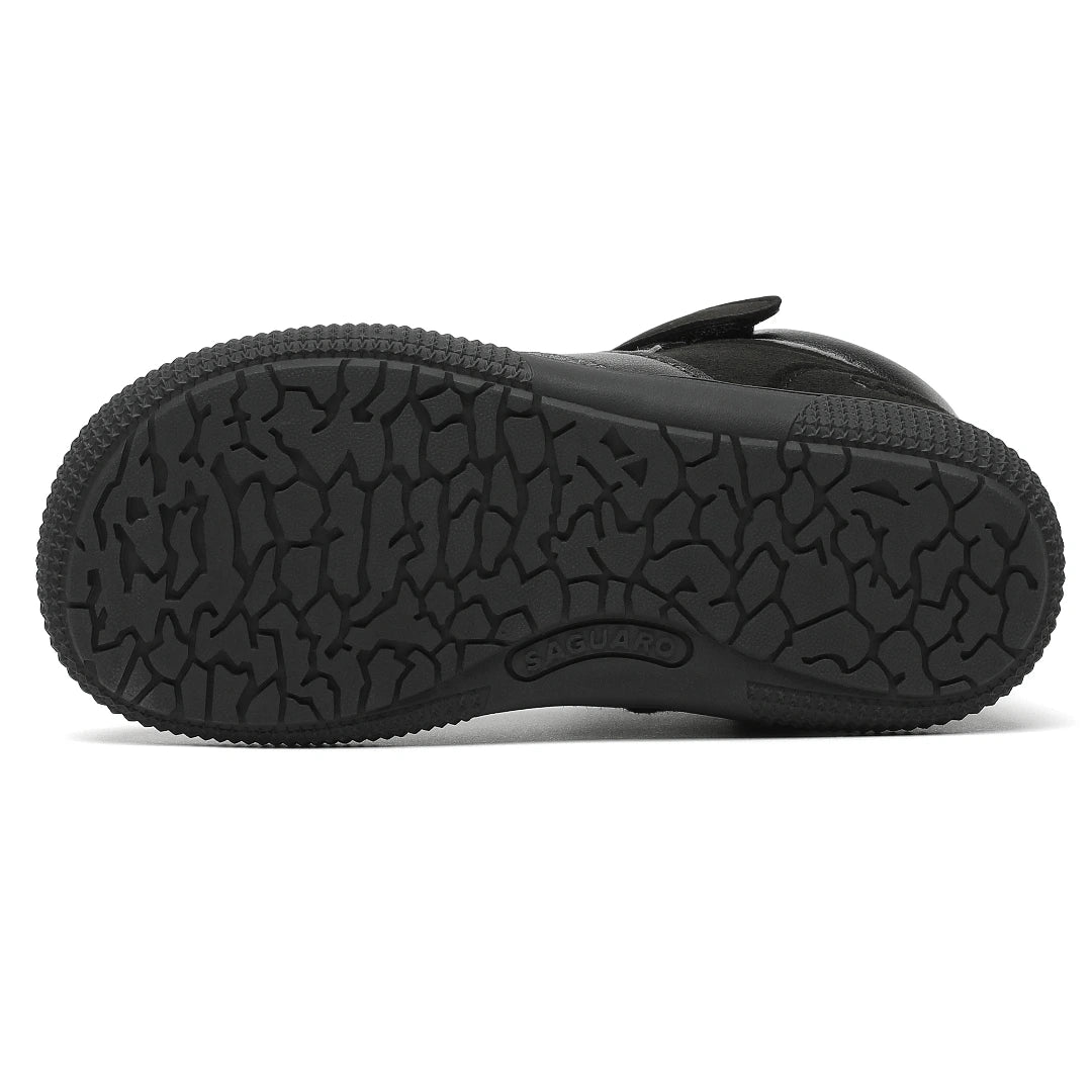 Suela de caucho flexible para zapatillas anchas infantiles con máximo agarre.