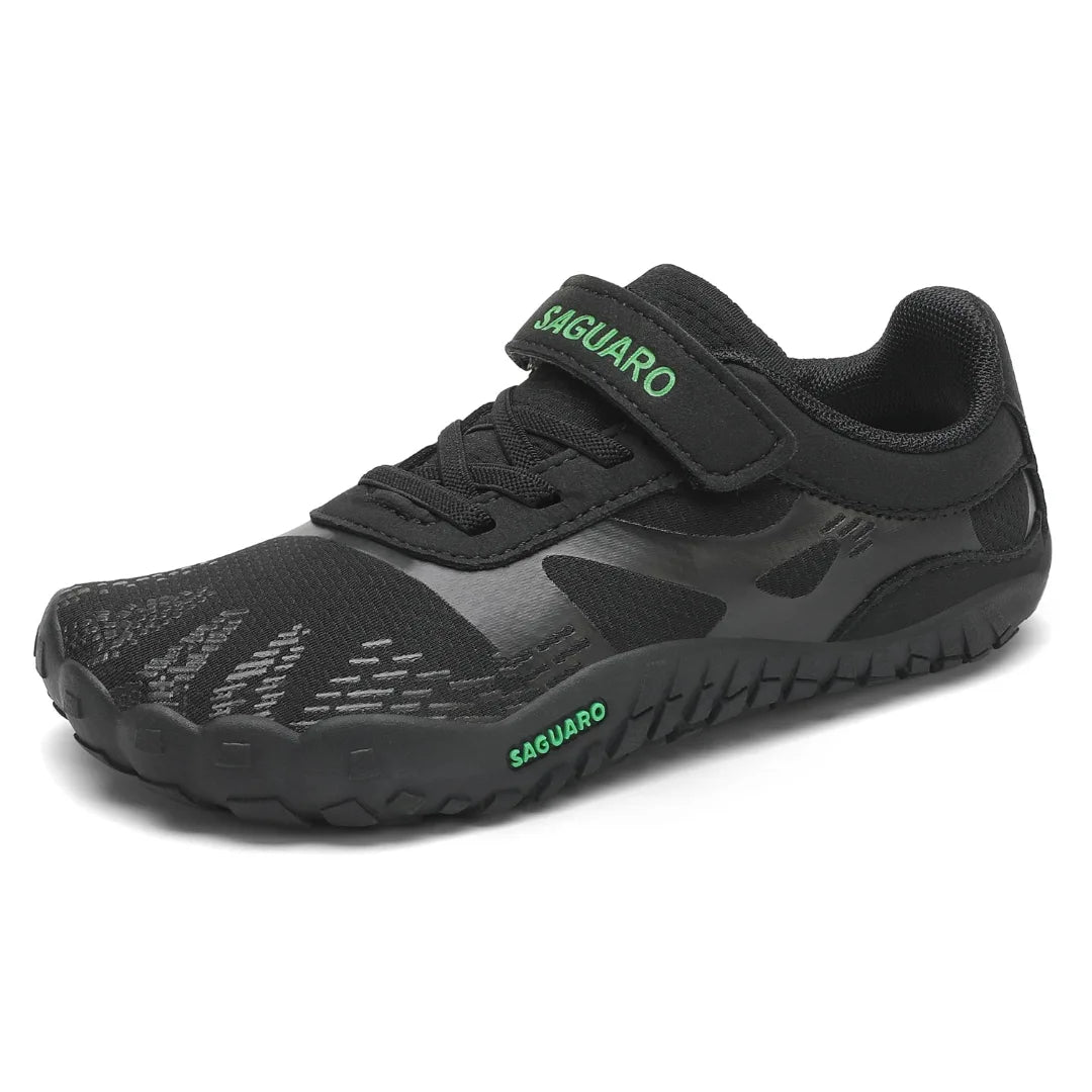 Zapatillas barefoot para niño ideales para educación física y actividades escolares.