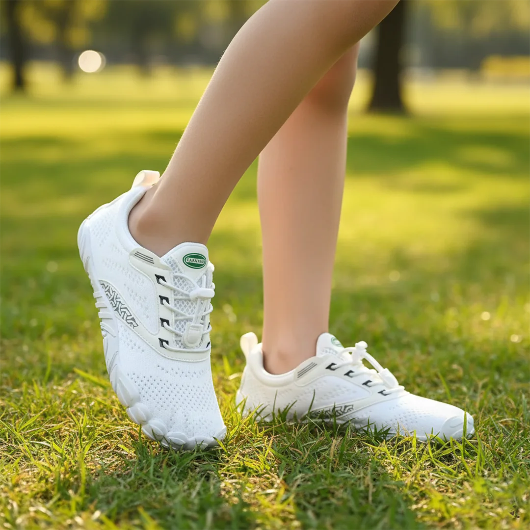 Zapatillas barefoot Kids Free I blancas en uso par infantil
