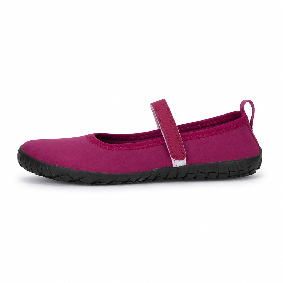 Zapato minimalista para mujer con suela plana zero drop y diseño ergonómico de perfil bajo.