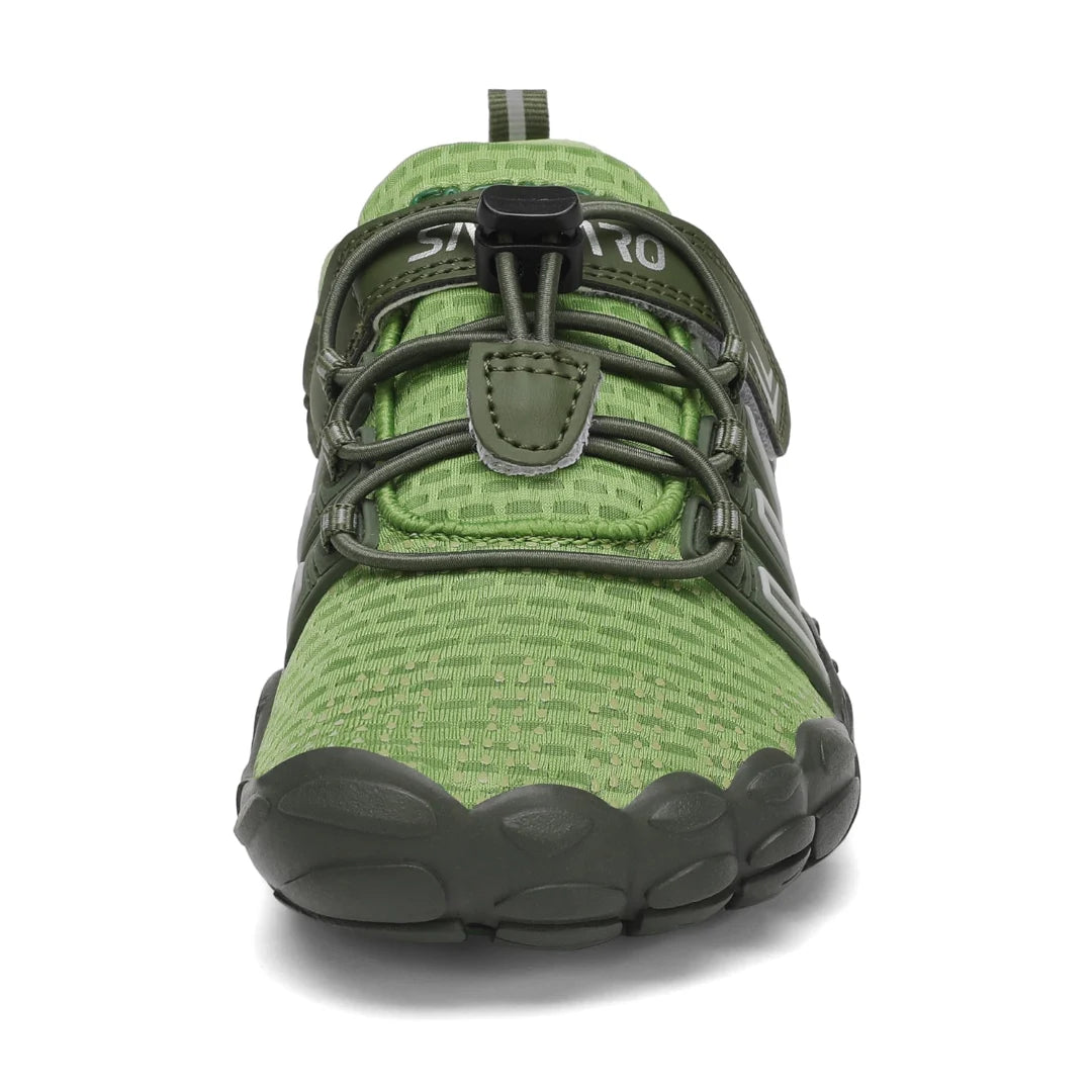 Zapatos bebé ergonómicos con punta ancha para máxima estabilidad en terrenos irregulares.